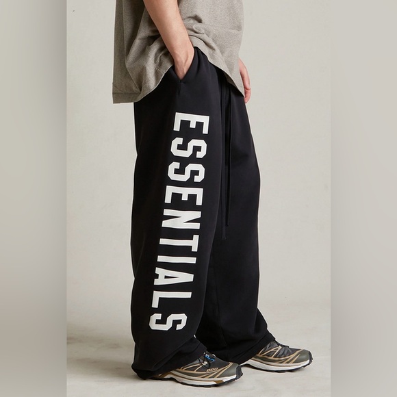 Fear of God ESSENTIALS Black Heavy Fleece Relaxed Sweatpants
